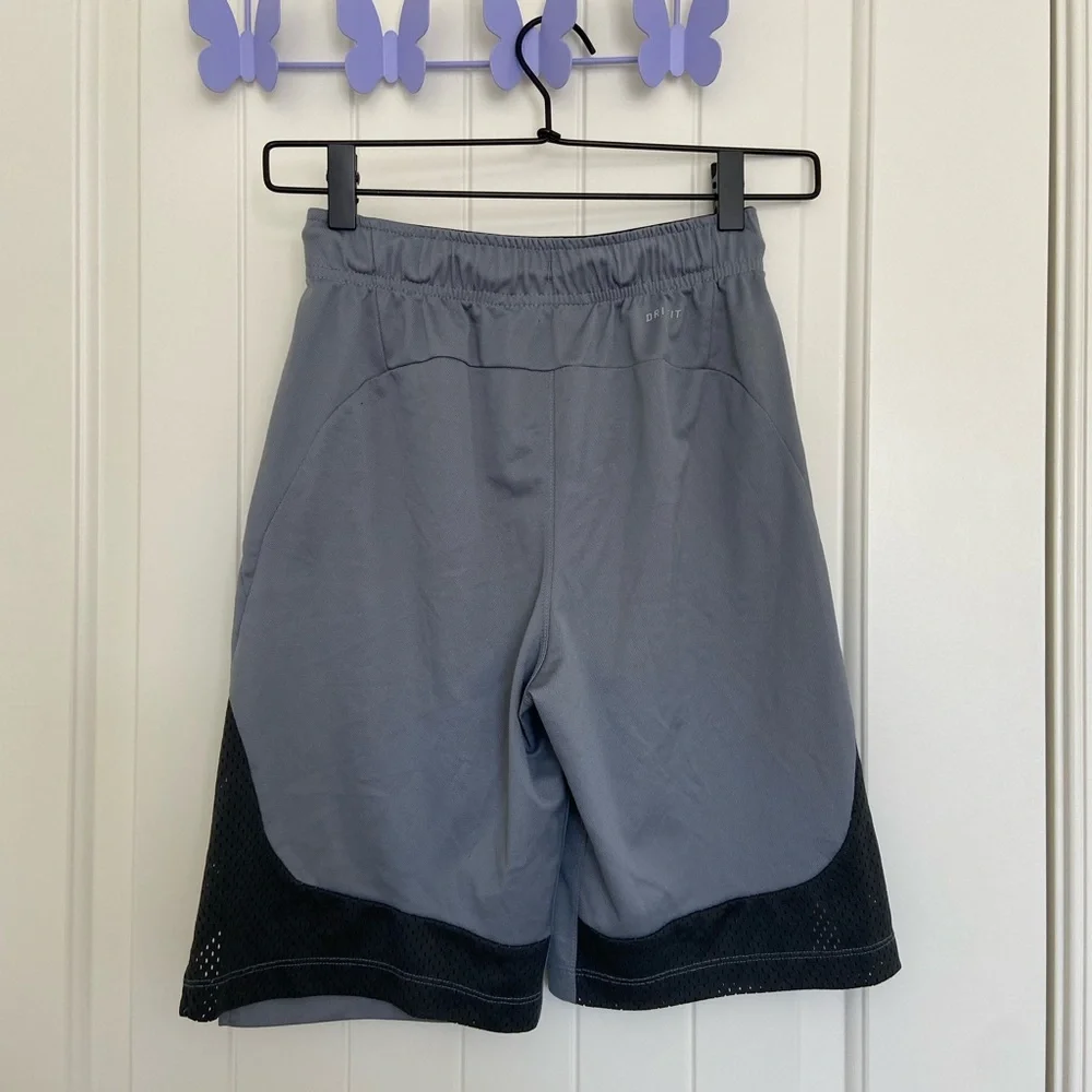 Nike boy’s gray dri-fit athletic‎ shorts — medium